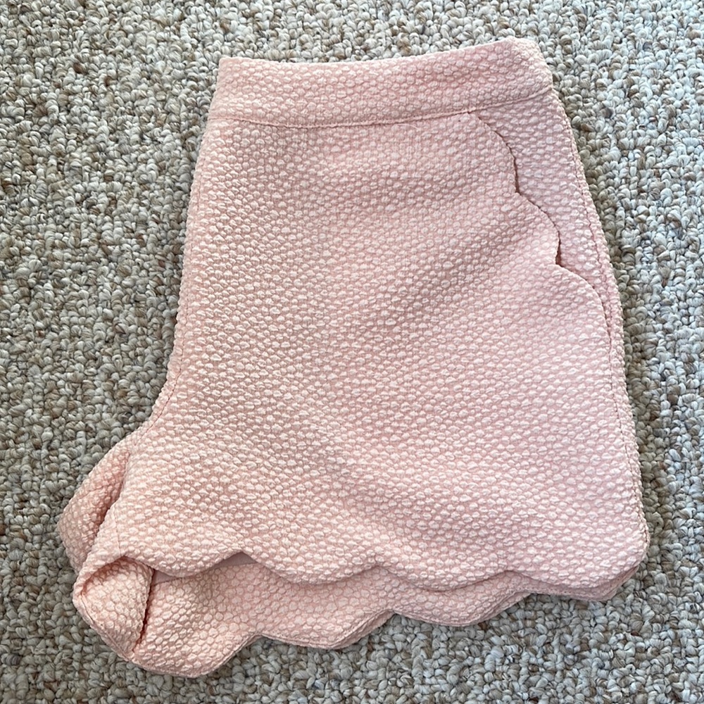 Peach/pink scalloped shorts